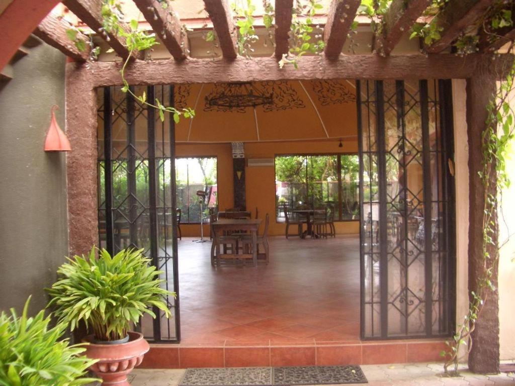Hotel Casa La Granja à Iloilo Extérieur photo