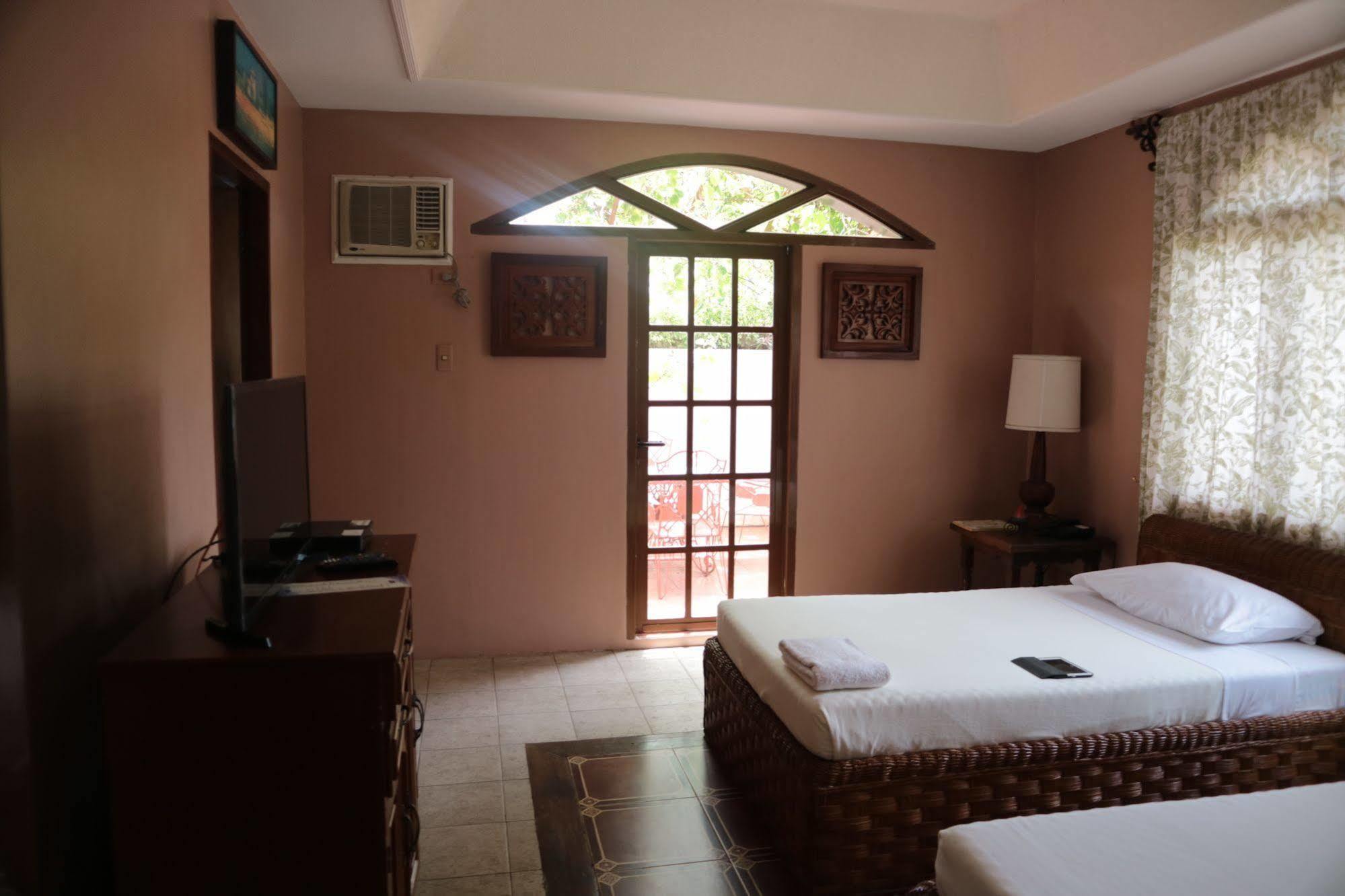 Hotel Casa La Granja à Iloilo Extérieur photo