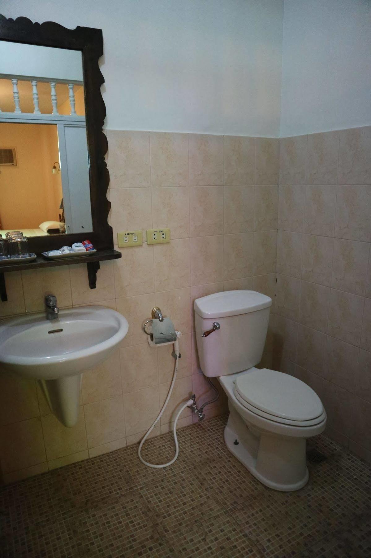 Hotel Casa La Granja à Iloilo Extérieur photo