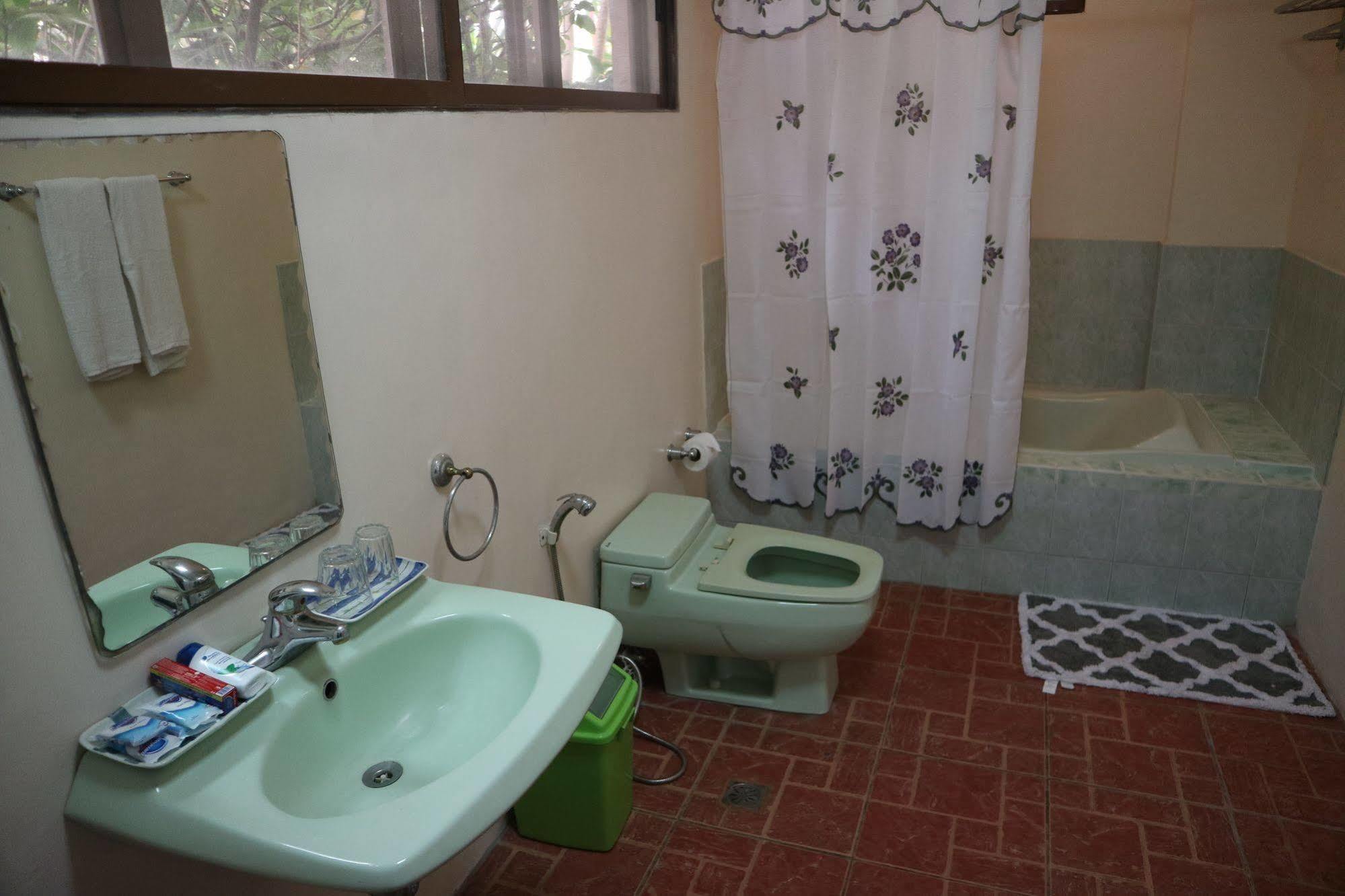Hotel Casa La Granja à Iloilo Extérieur photo