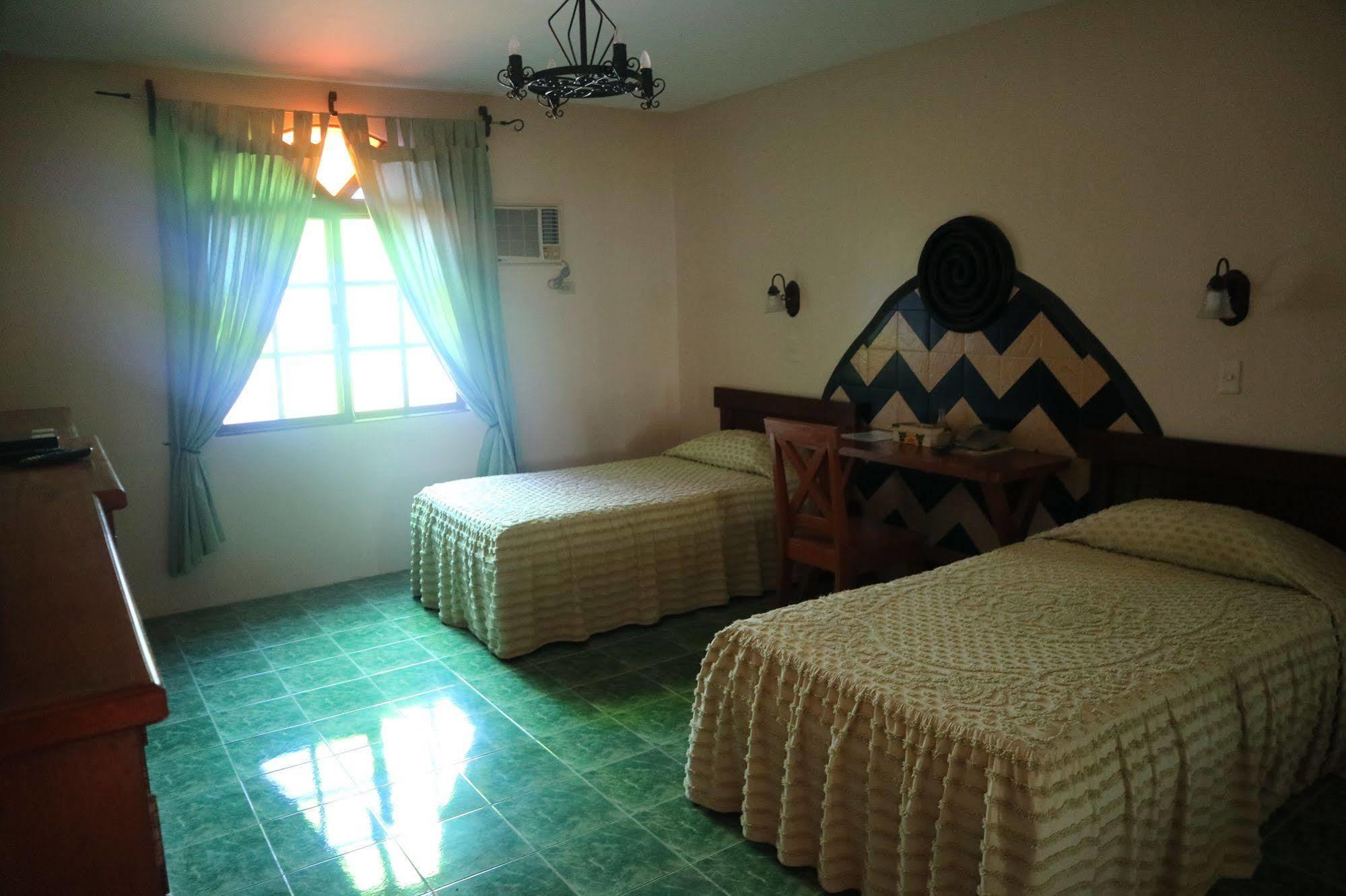 Hotel Casa La Granja à Iloilo Extérieur photo