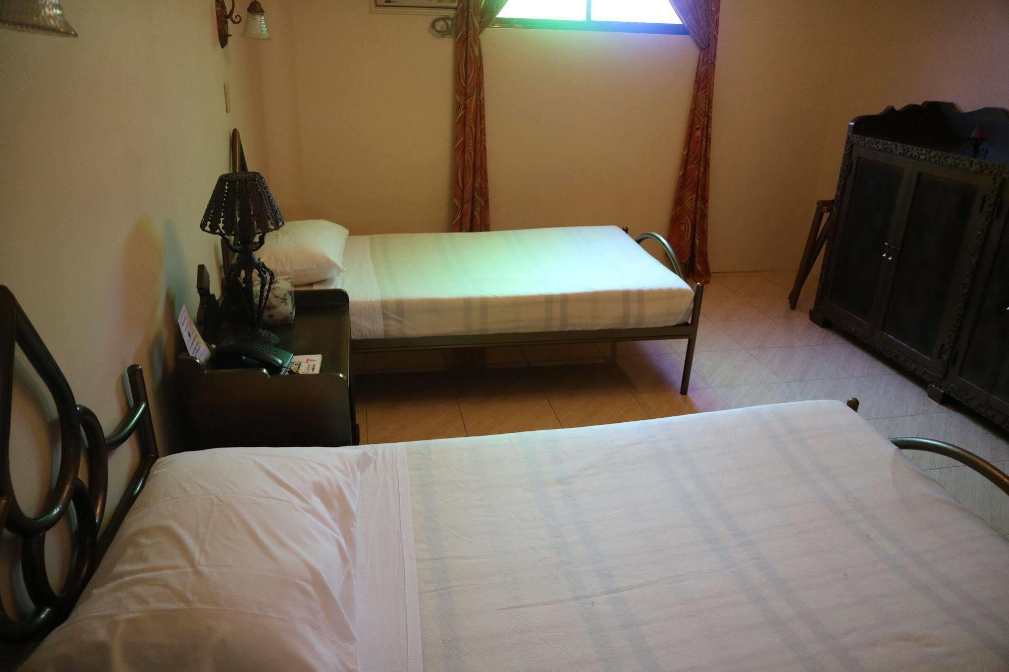 Hotel Casa La Granja à Iloilo Extérieur photo