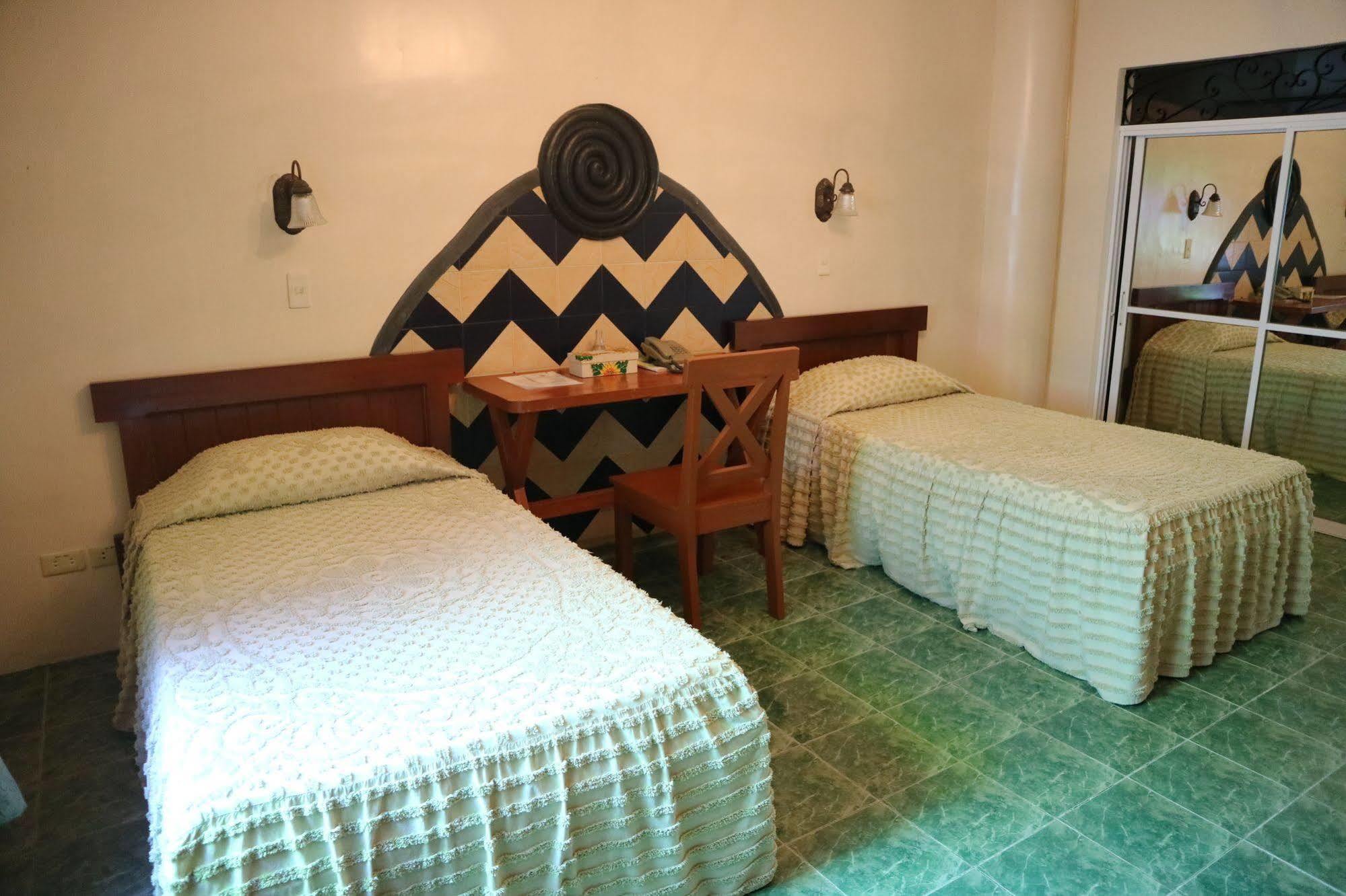 Hotel Casa La Granja à Iloilo Extérieur photo