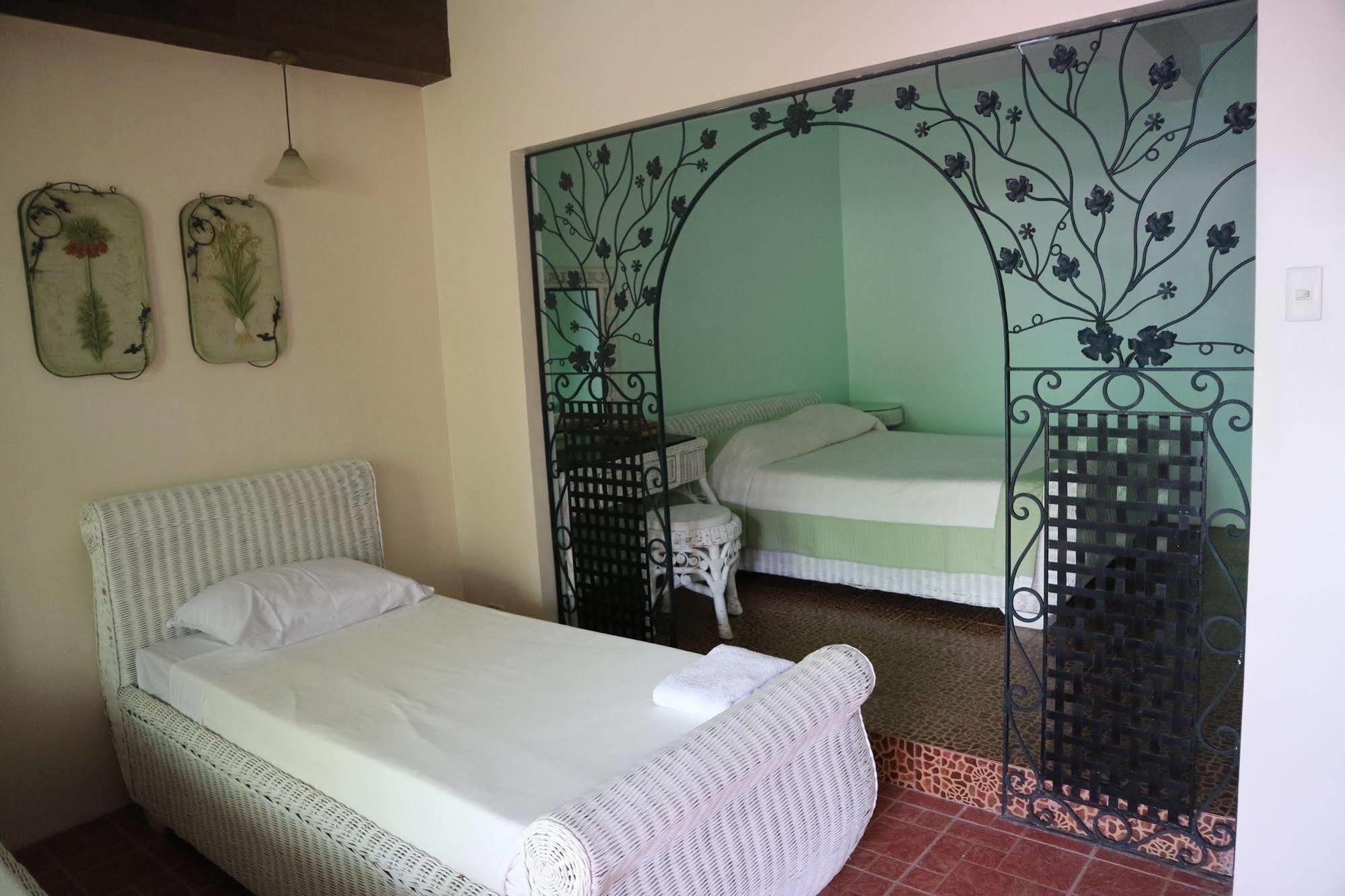 Hotel Casa La Granja à Iloilo Extérieur photo