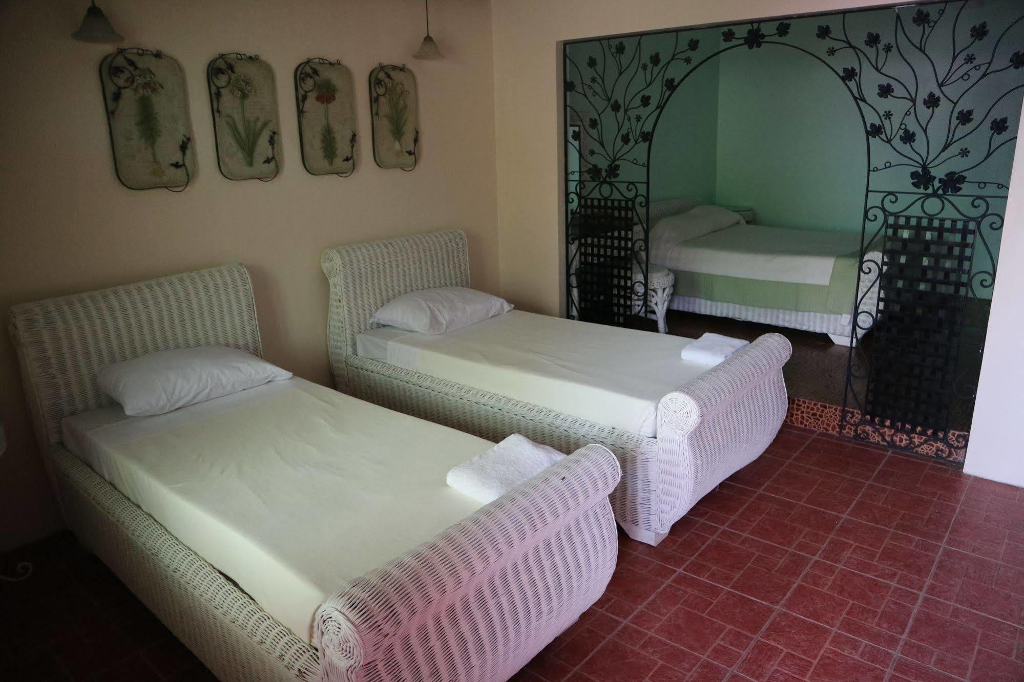 Hotel Casa La Granja à Iloilo Extérieur photo
